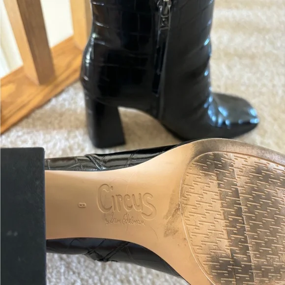 Black heeled square toe bootie - Picture 3 of 3